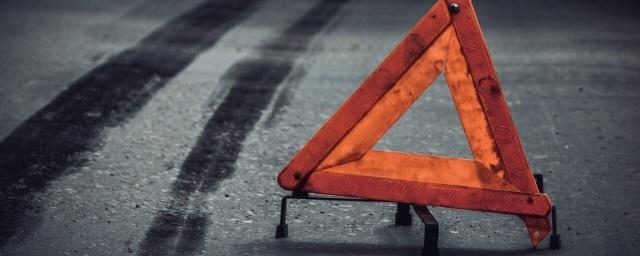 Микроавтобус врезался в остановку в Красносельском районе Петербурга, есть пострадавшие