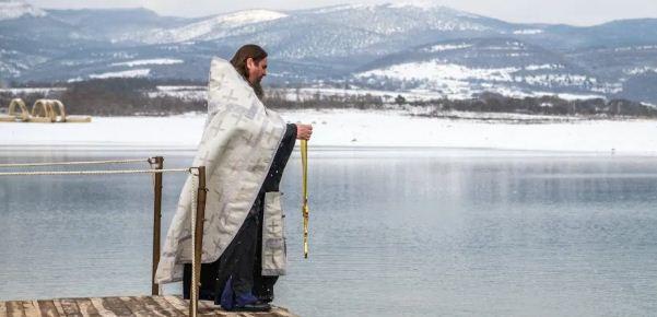 В Севастополе освятили Чернореченское водохранилище в честь празднования Крещения
