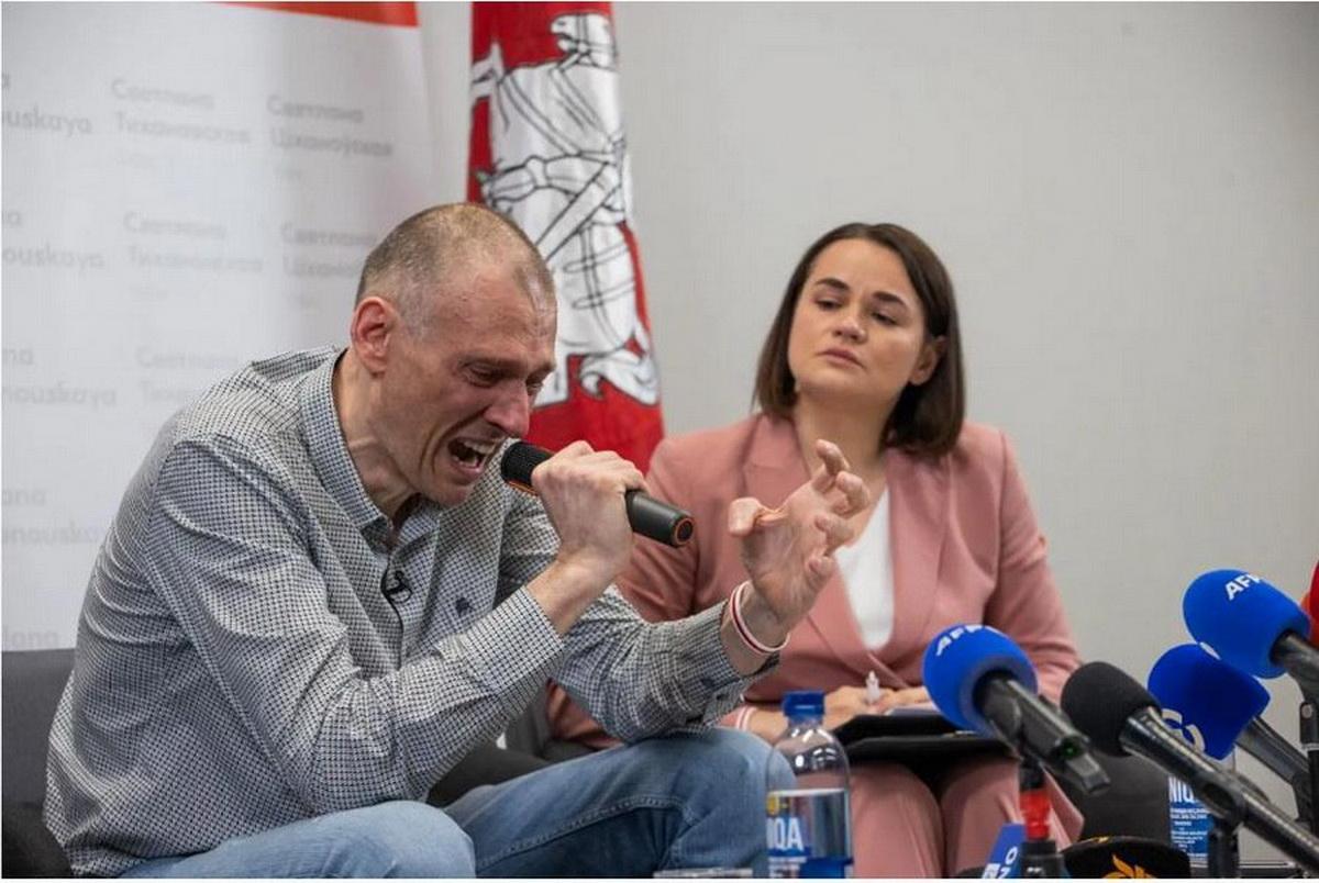 Из оппозиционера — в посмешище. Получивший свободу Тихановский показал свое лицо. Опасен ли он для России?