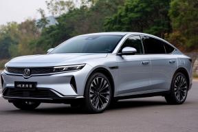 Продажи падают, аппетиты растут: зачем Changan везет мощный мотор в Россию