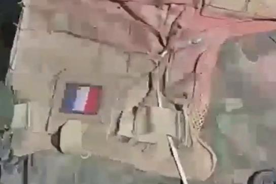 На теле ликвидированного в ЛНР (террористическая организация на территории Луганской области Украины) наемника обнаружили шевроны с флагом Франции