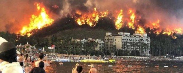 В Турции из-за пожаров проводят эвакуацию туристов
