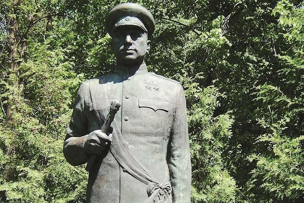 Памятнику Рокоссовскому в Польше воссоздали пропавшую голову