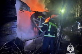 Пожарные в Тверской области не дали сгореть жилому дому и бане