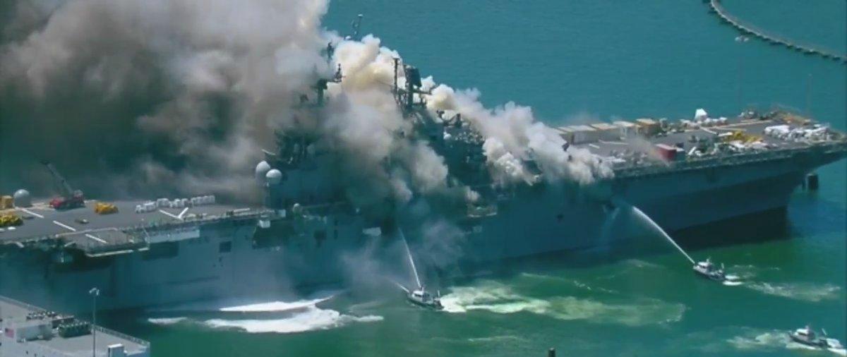 Количество пострадавших при пожаре на корабле ВМС США возросло до 59
