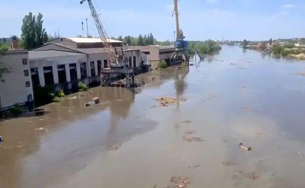 Мэр Новой Каховки Леонтьев заявил, что семь человек пропали без вести после разрушения плотины