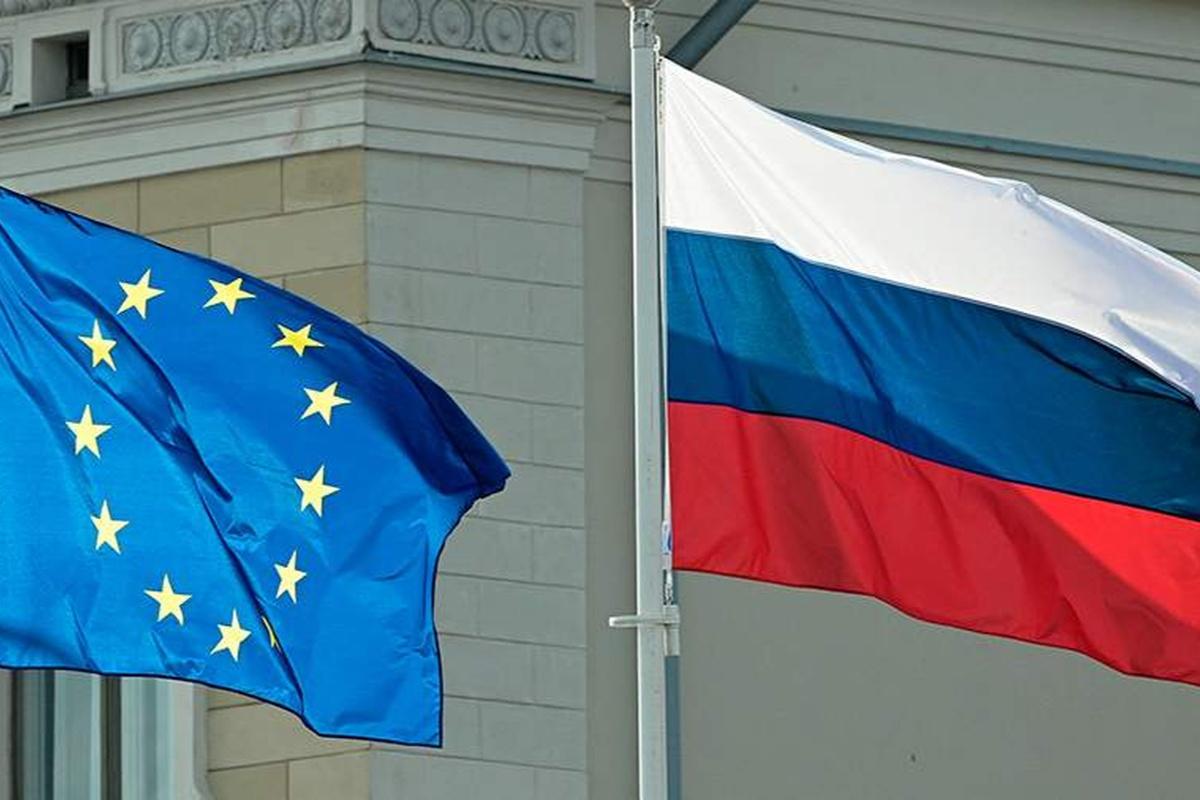 Пока Евросоюз спорит, Венгрия и Словакия ищут лазейки — что будет с санкциями?