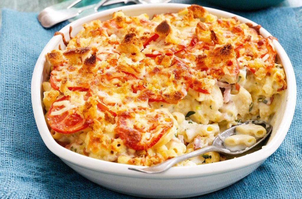 Рецепт: Макароны с сыром и помидорами в духовке