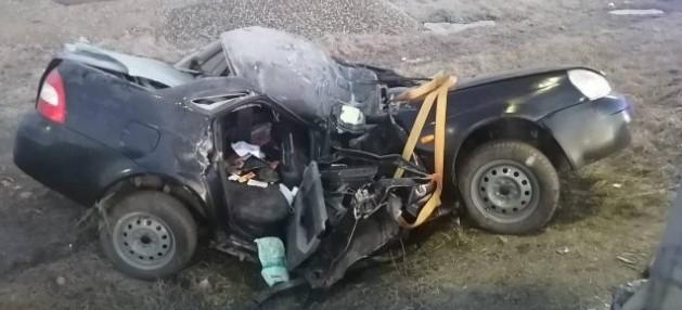 На выезде из Черкесска женщина за рулем Лады влетела в столб и погибла