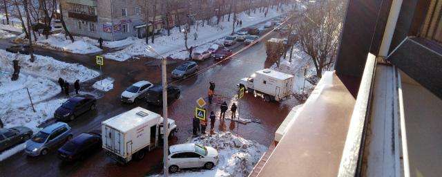 В Кирове из-за коммунальной аварии затоплена часть улица Милицейской