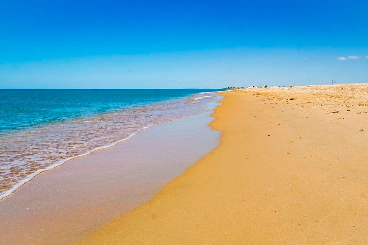 На пляжах под Анапой зафиксированы выбросы подозрительного белого вещества