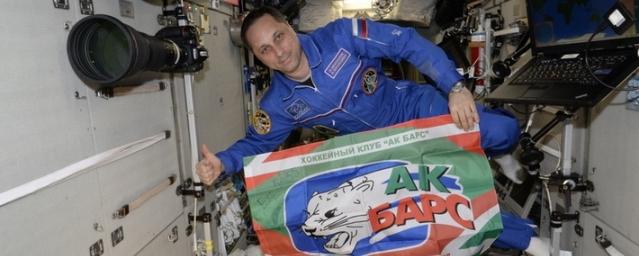 Флаг казанского «Ак Барса» развернули на борту космического корабля