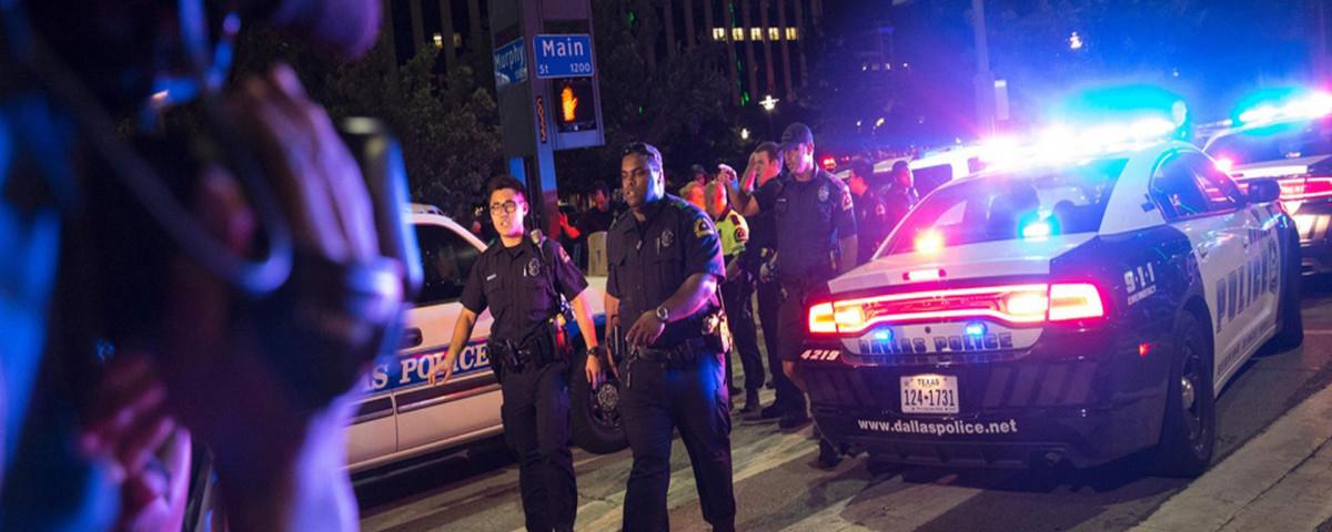 Несколько человек пострадали при стрельбе в торговом центре в Техасе