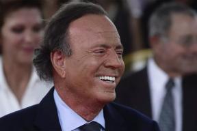 В Испании сообщили об обвинении певца Иглесиаса в насилии экс-сотрудницами