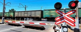 В Великих Луках временно ограничат движение по двум железнодорожным переездам