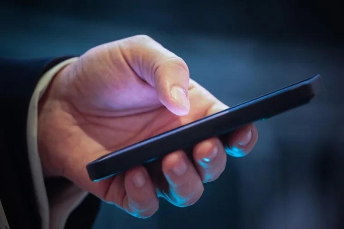 Враг мозга и сна: как смартфон может привести к серьезным проблемам со здоровьем