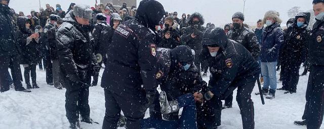 Песков: Участники незаконных акций протеста являются нарушителями закона