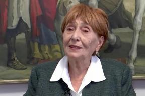 82-летнюю мать Вучича толкали и рвали пакеты: нападение в день выборов раскололо Сербию