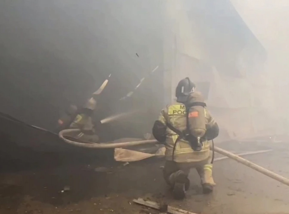 В Краснодаре горели склады в районе ТРЦ Oz Mall