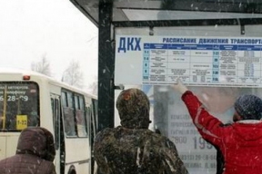Остановочные павильоны Дзержинска начали оснащать расписанием движения общественного транспорта
