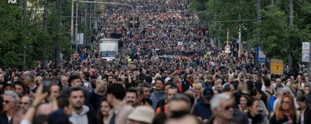 В Белграде протестующие блокировали движение на международной трассе из Будапешта в Салоники