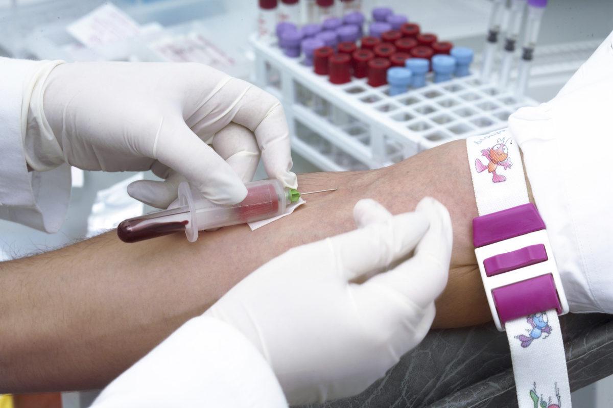 В Барнауле мужчины могут 24 июня бесплатно сдать биохимический анализ крови