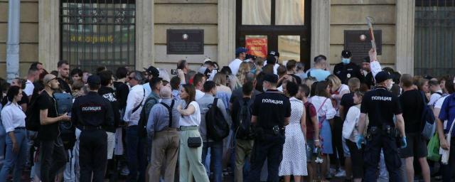 Citizens of Belarus organized protest in front of consulate in St. Petersburg
