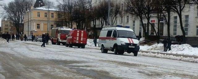 В Смоленске из-за подозрительного кейса оцепили Главпочтамт