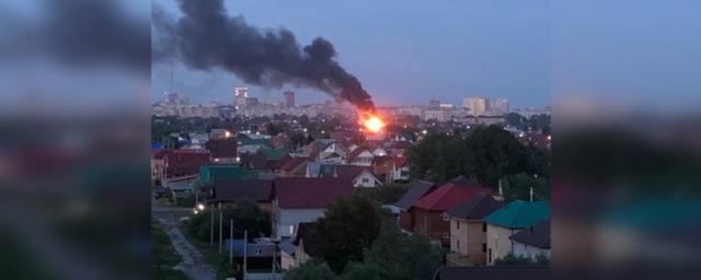 В частном доме в Новосибирске вспыхнула крыша