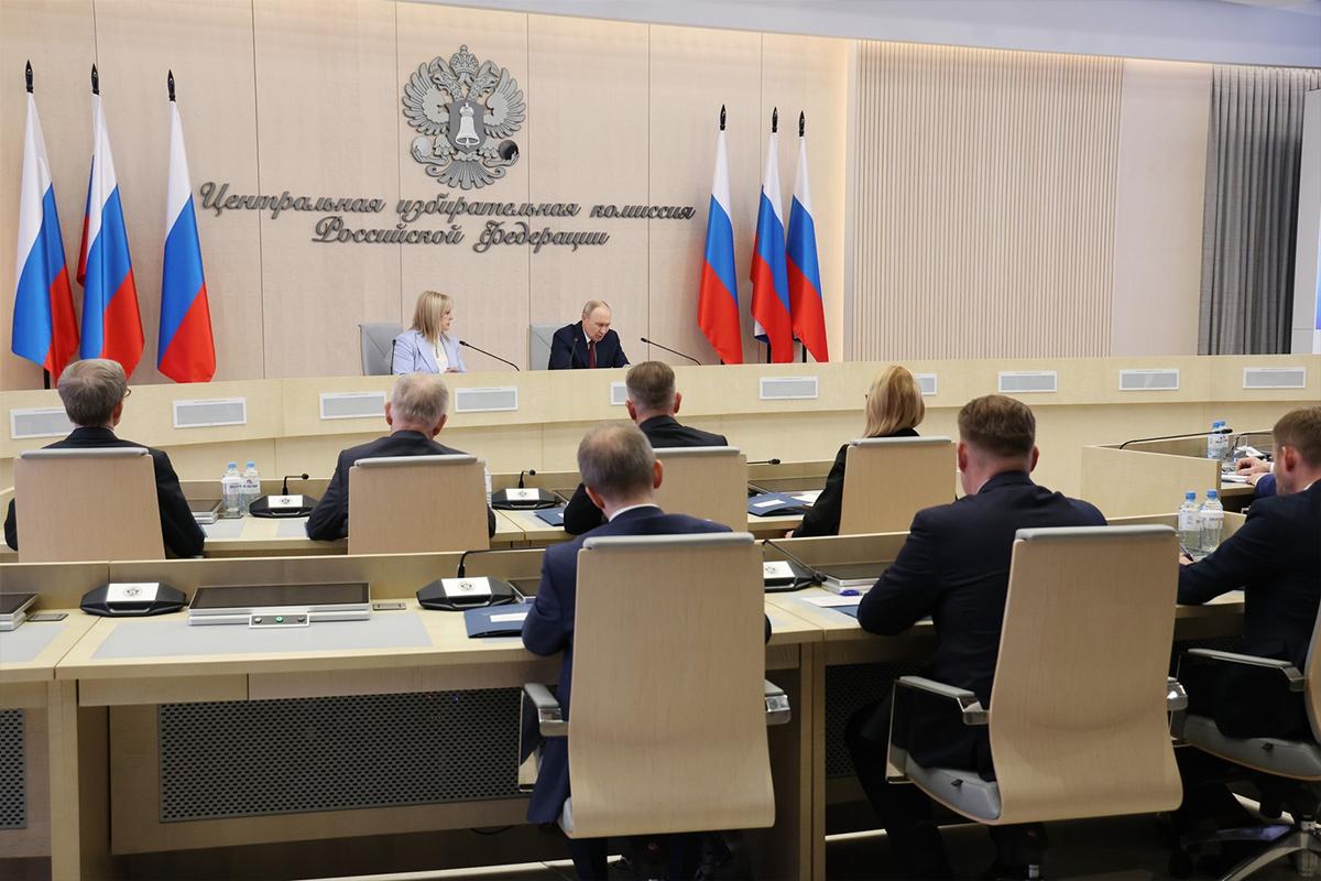 Путин призвал отсечь внешние силы от выборов: новый состав ЦИК получил наказ на фоне кибератак и обстрелов
