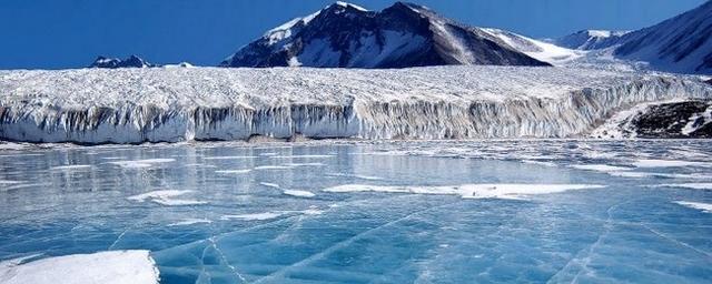 На Камчатке покрылось льдом самое крупное пресное озеро