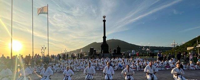 В Петропавловске 150 каратистов показали мастерство у стелы «Город воинской славы»