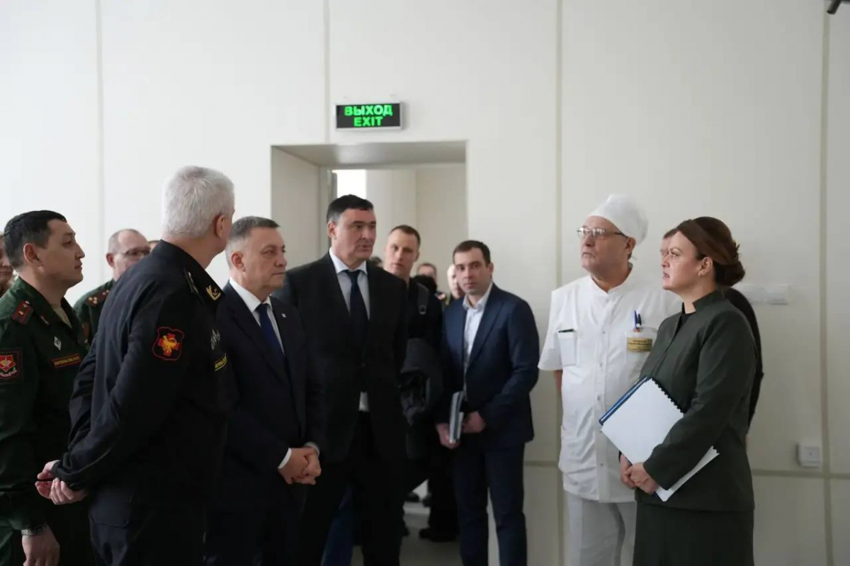 Мэр Иркутска Руслан Болотов продемонстрировал замминистра обороны РФ Анне Цивилевой обновленные отделения госпиталя и филиал фонда «Защитники Отечества»