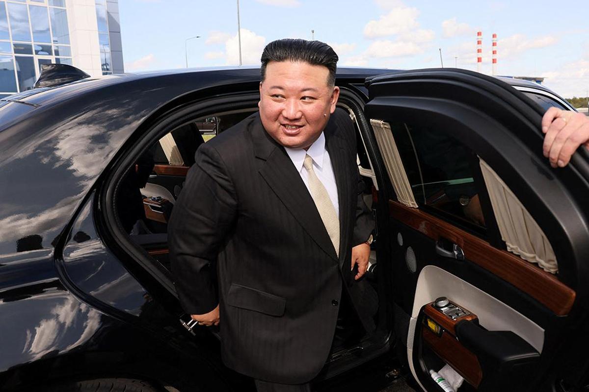 Ким Чен Ын получил в подарок от Владимира Путина автомобиль российского производства