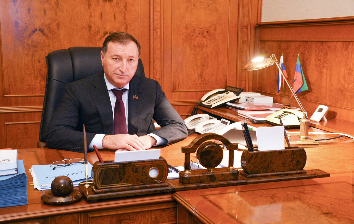 Спикер Народного Собрания Заур Аскендеров поздравил жителей с Днем единства народов Дагестана