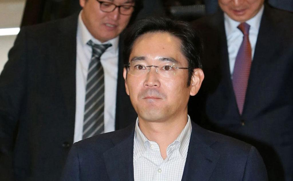 Вице-президента Samsung приговорили к 2,5 года тюрьмы за взятку