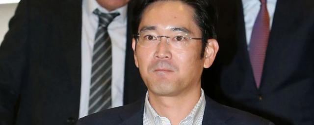 Вице-президента Samsung приговорили к 2,5 года тюрьмы за взятку