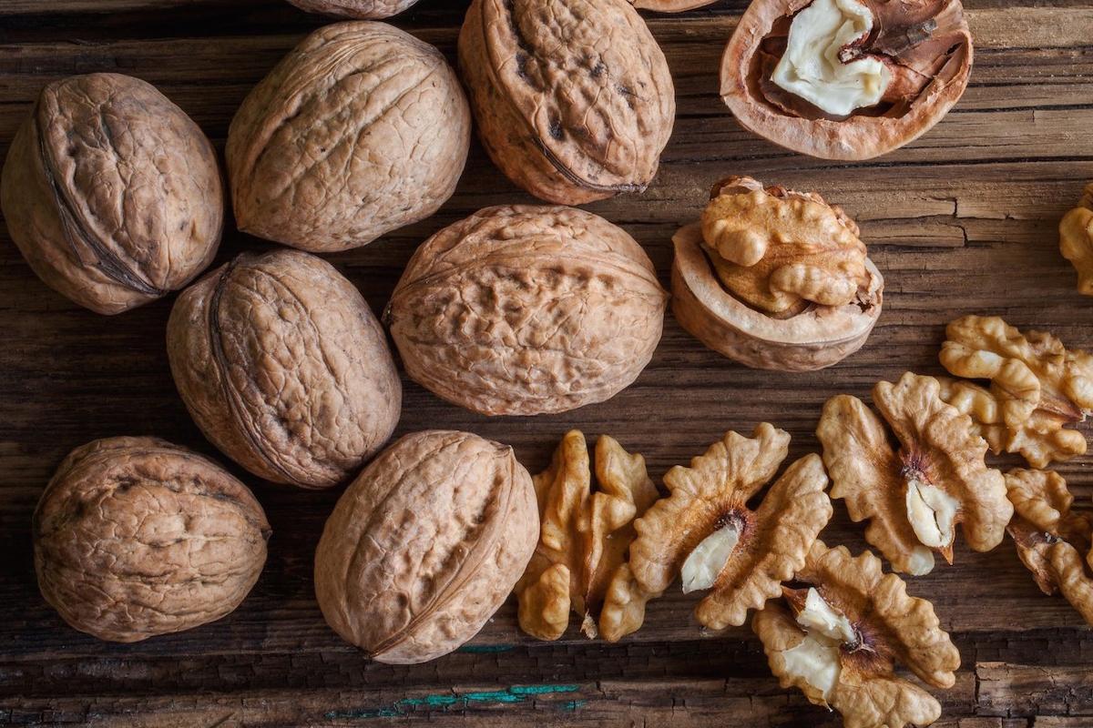 Миндаль и грецкий орех по химическому составу являются самыми полезными орехами