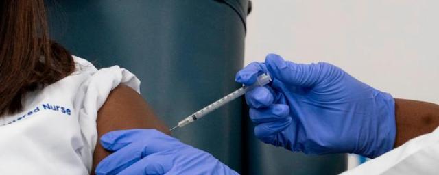 Власти Нью-Йорка планируют платить по 100 долларов за первую прививку от COVID-19