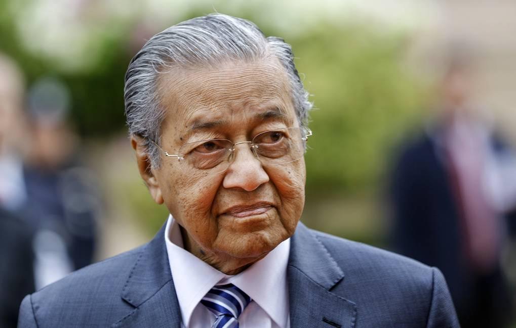 Премьер Малайзии Мохамад подал в отставку