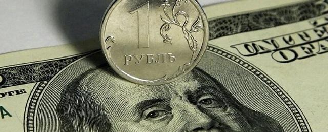 Эксперт рассказал, почему Россия не может полностью отказаться от доллара