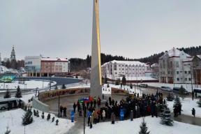 Глава города Максим Ряшин: В день рождения Югры в Ханты-Мансийске открыли стелу «Город трудовой доблести»