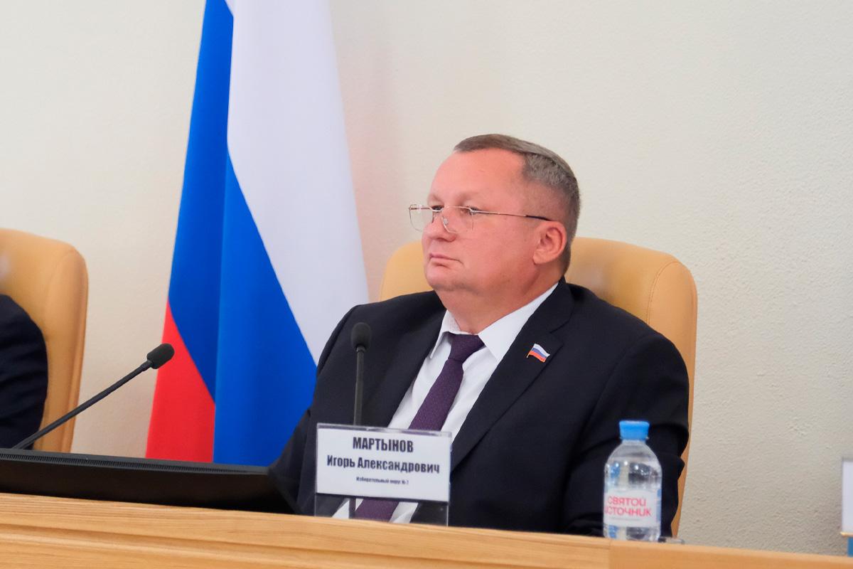 Председатель Думы Астраханской области Игорь Мартынов направил поздравительную телеграмму по случаю Дня Государственного герба и Государственного флага Республики Крым