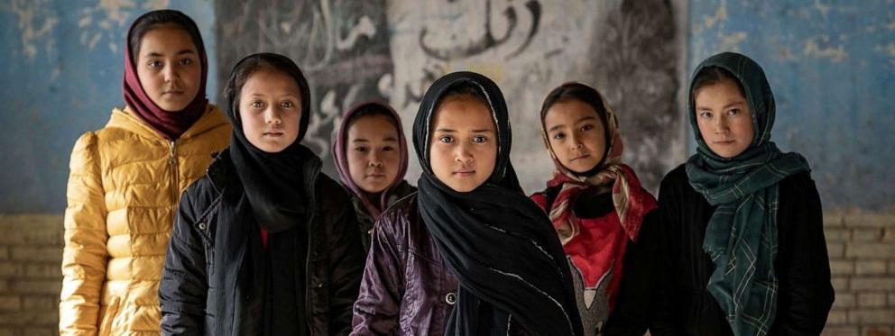 Талибан полностью запретил женское образование в Афганистане: главное из ИноСМИ
