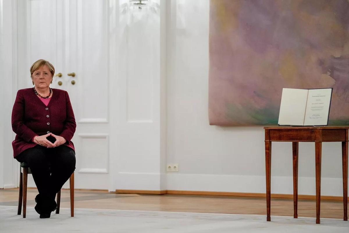 Последний привет налогоплательщикам: Меркель потратила €65 тысяч на стрижки и макияж после ухода