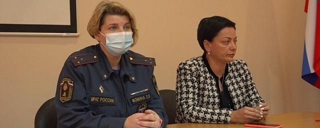 Для жителей ТУ «Сафоновское» провели мастер-класс по использованию огнетушителя