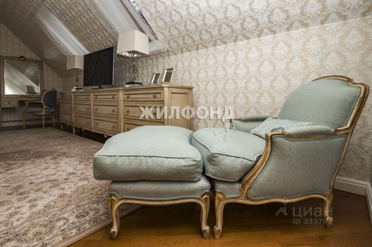 В Новосибирске рядом с коттеджем губернатора продают дом за 75 млн рублей