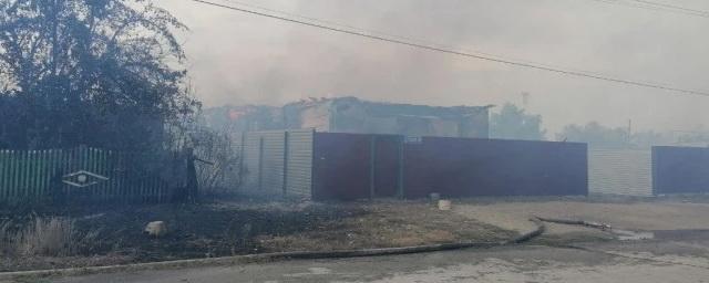 Лесной пожар в Варненском районе перешел на жилые дома