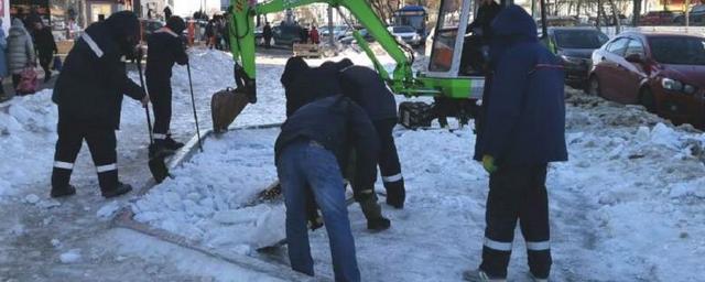 Губернатор Приморья дал неделю на уборку последствий стихии – снега и льда