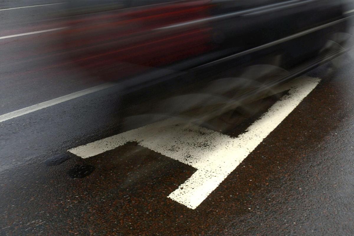 В Госдуме внесут проект о праве инвалидов и мотоциклистов ездить по выделенной полосе